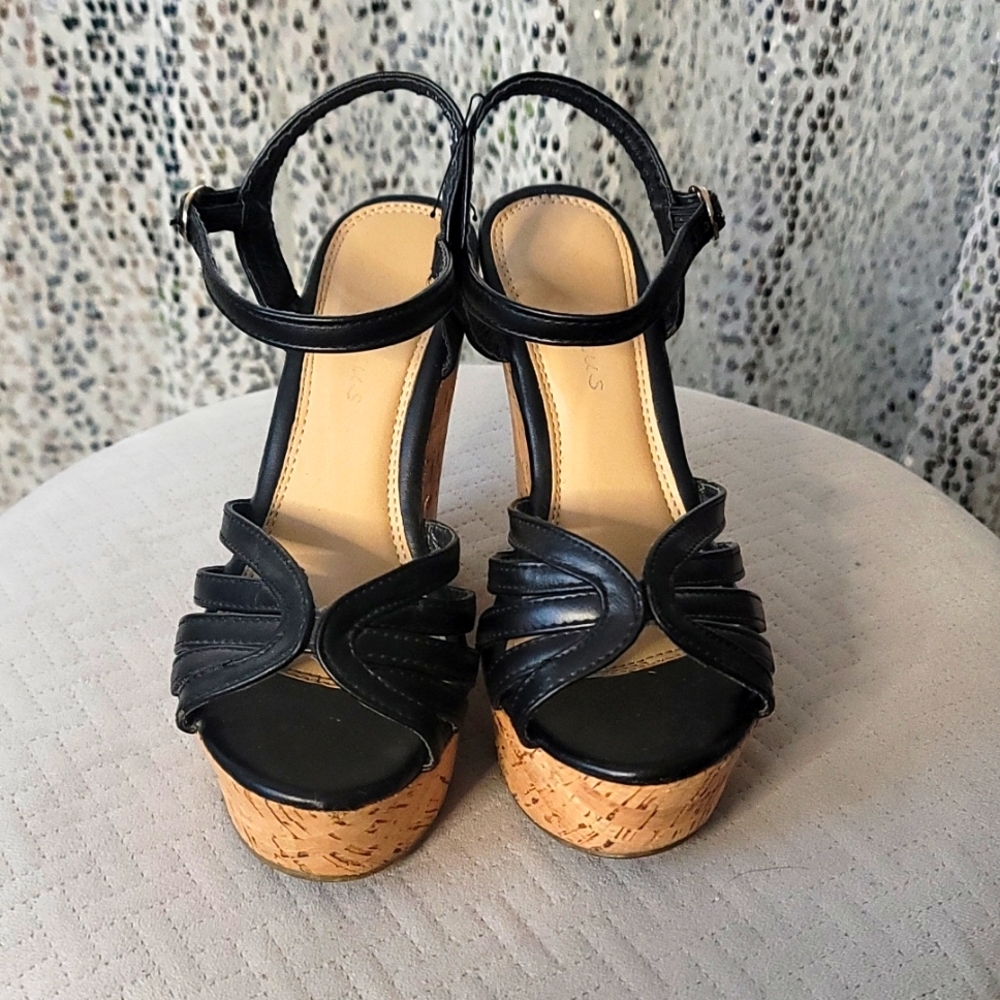 Black Wedges